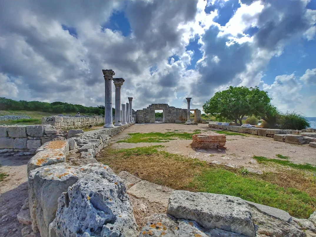 20 Historical Structures Built Without Modern Equipment