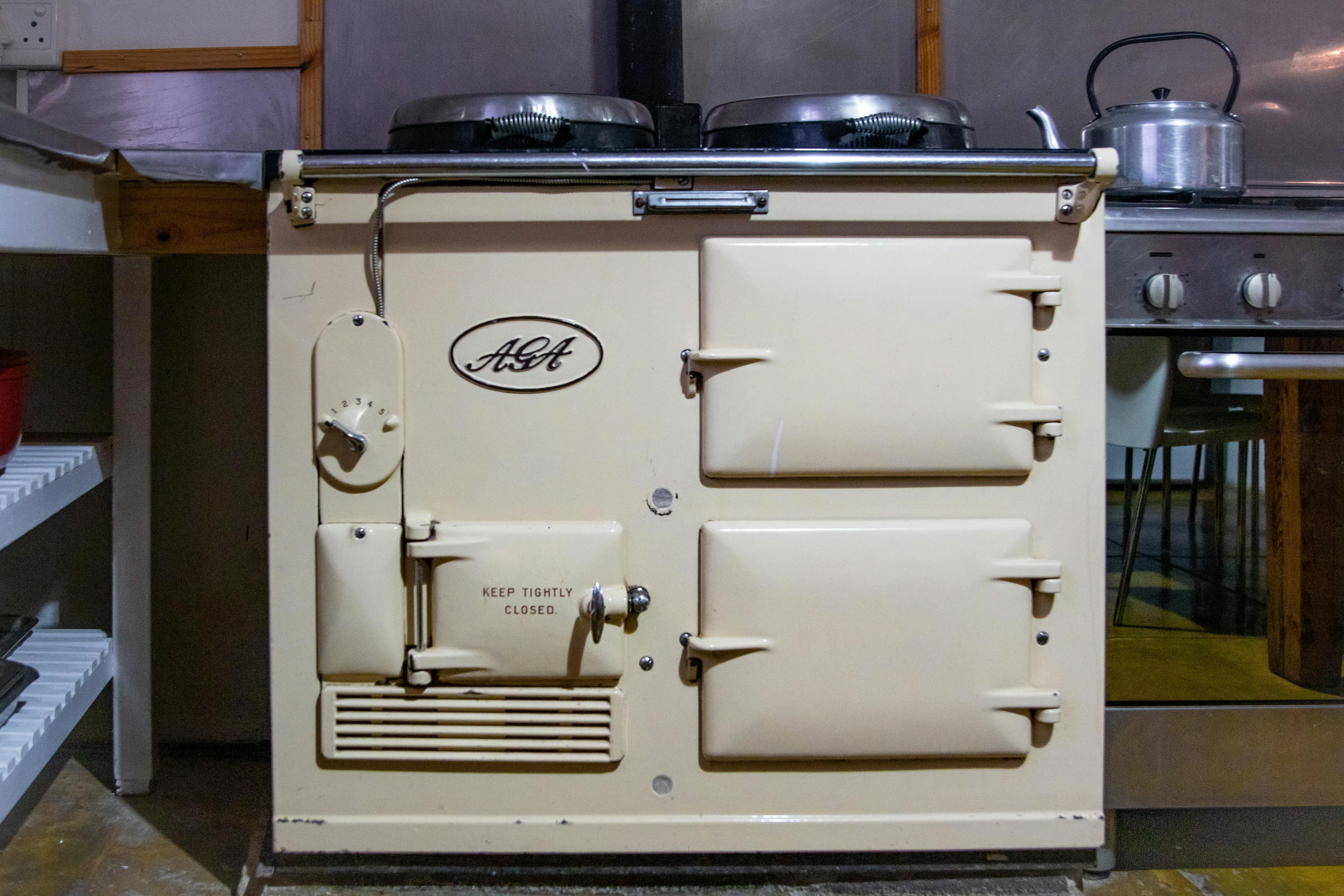 10 Home Appliances Everyone Owned in the ’70s