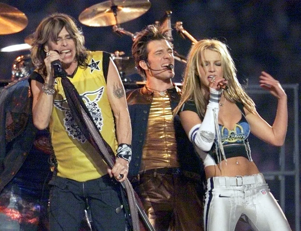 18 Retro Sports Halftime Shows from the ’90s That Are Gone