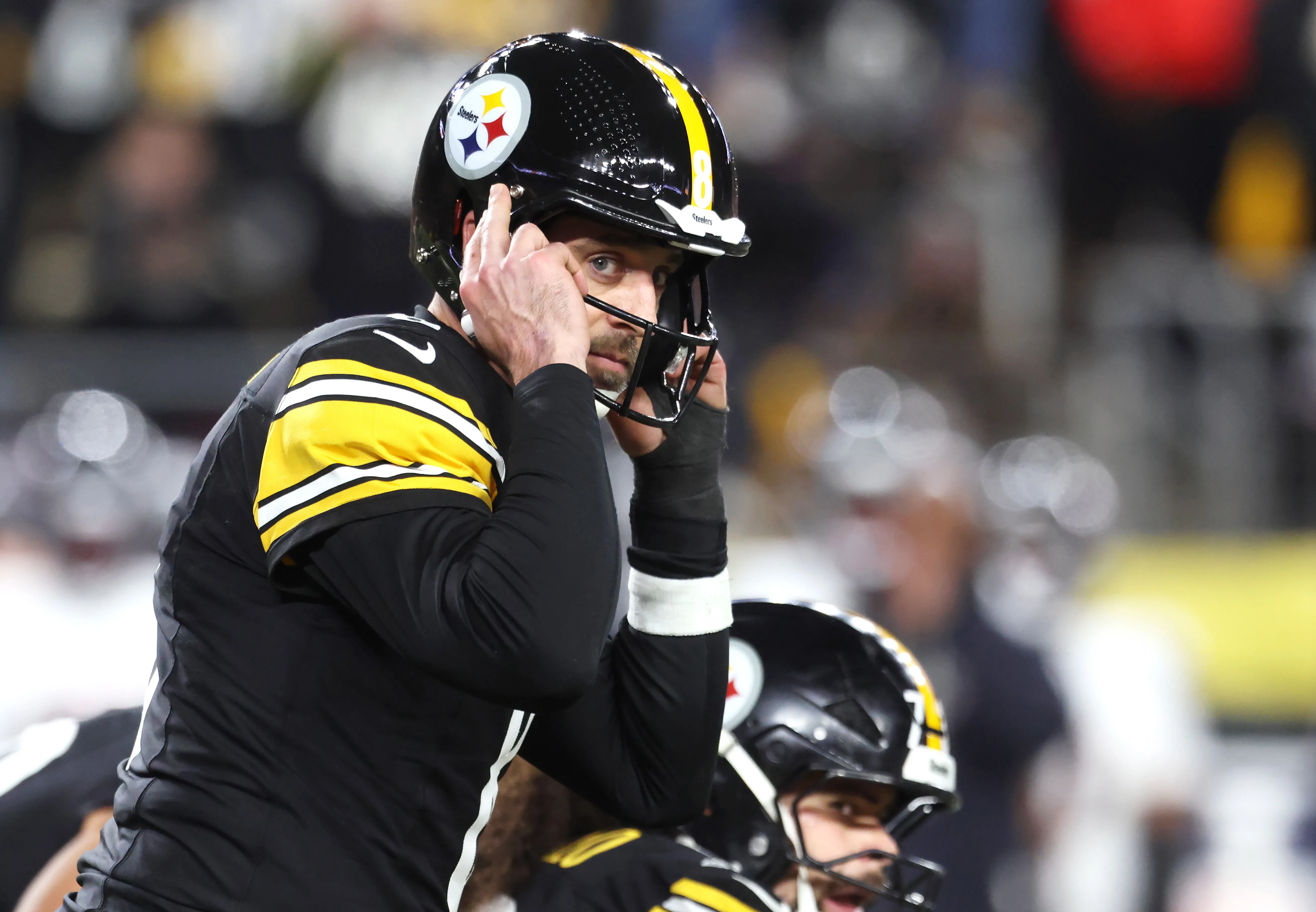 Steelers Are Willing to Wait on Aaron Rodgers Again