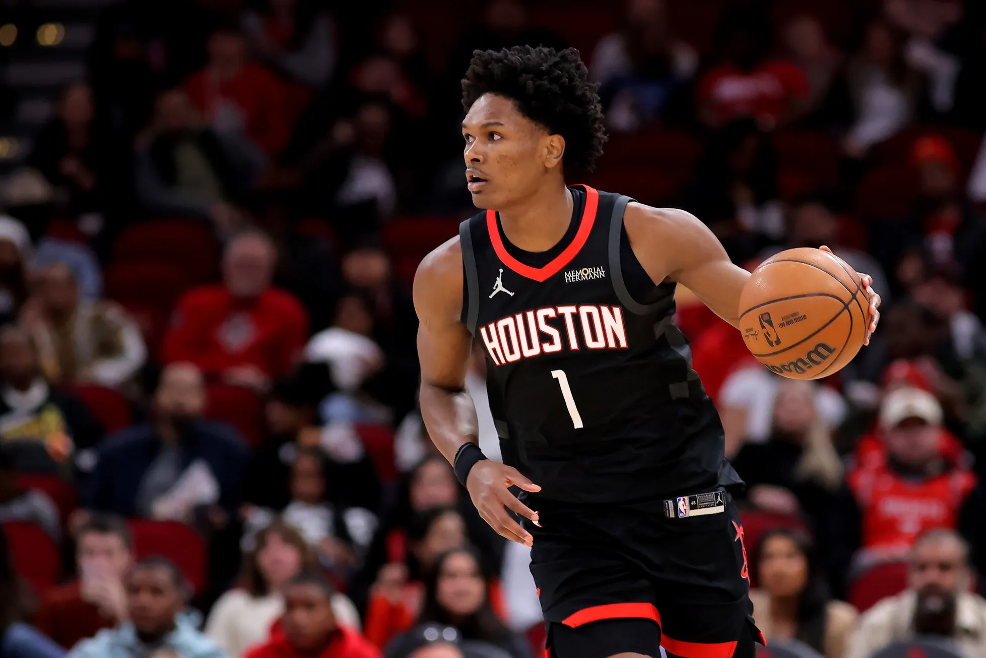 Amen Thompson Sets Career Assist Mark as Rockets Pull Away From Grizzlies