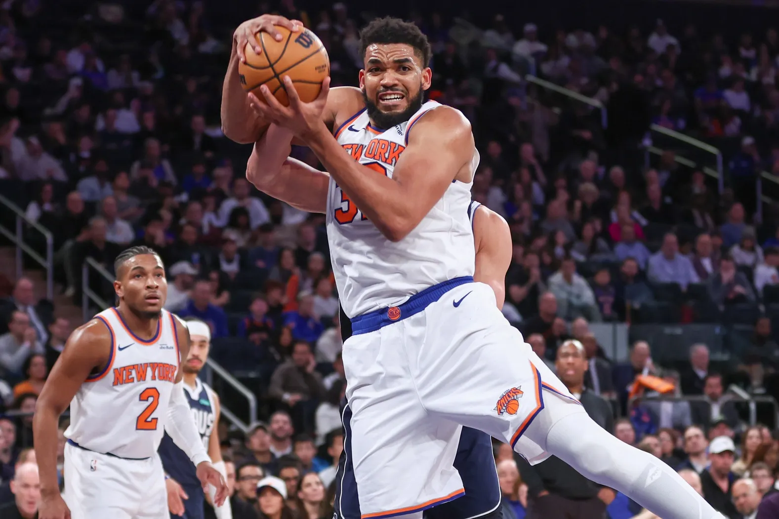 Knicks Booed Off the Floor After Blowout Loss to Shorthanded Mavericks