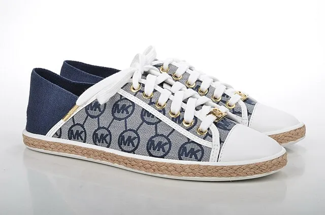 SPERA.de Designerschuhe, Taschen und Accessoires from Deutschland on Wikimedia Commons