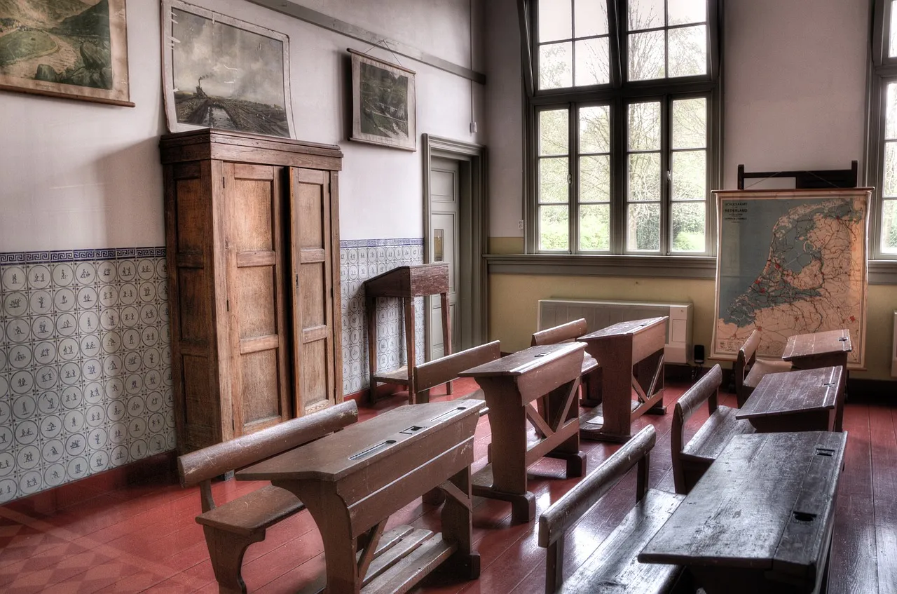 20 Things Kids Were Not Allowed to Do in School in the 1960s That Would Shock Parents Today