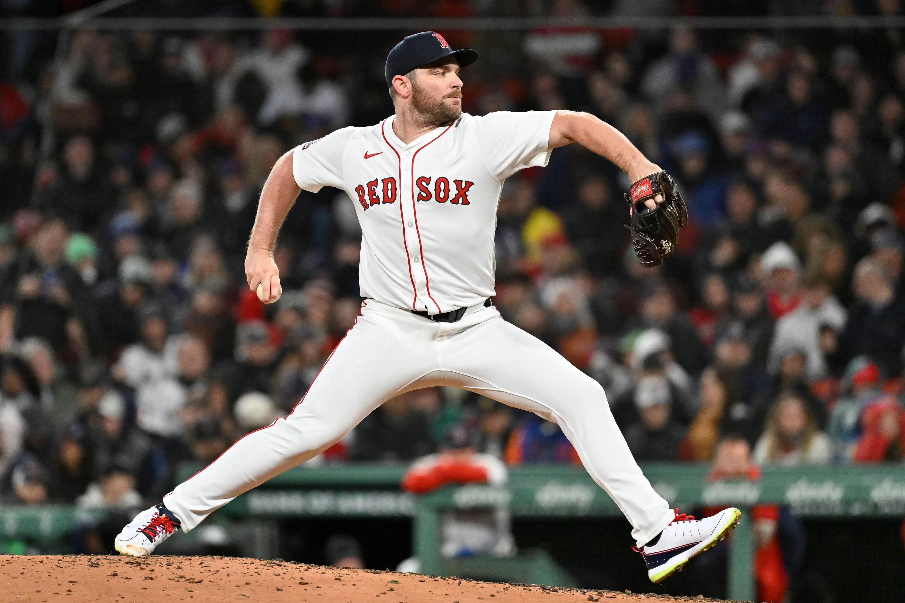 Liam Hendriks Returns to Minnesota on Minor League Deal