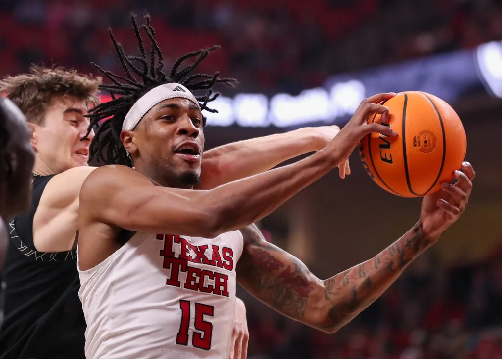 Kelvin Sampson Names JT Toppin Best Player in Big 12