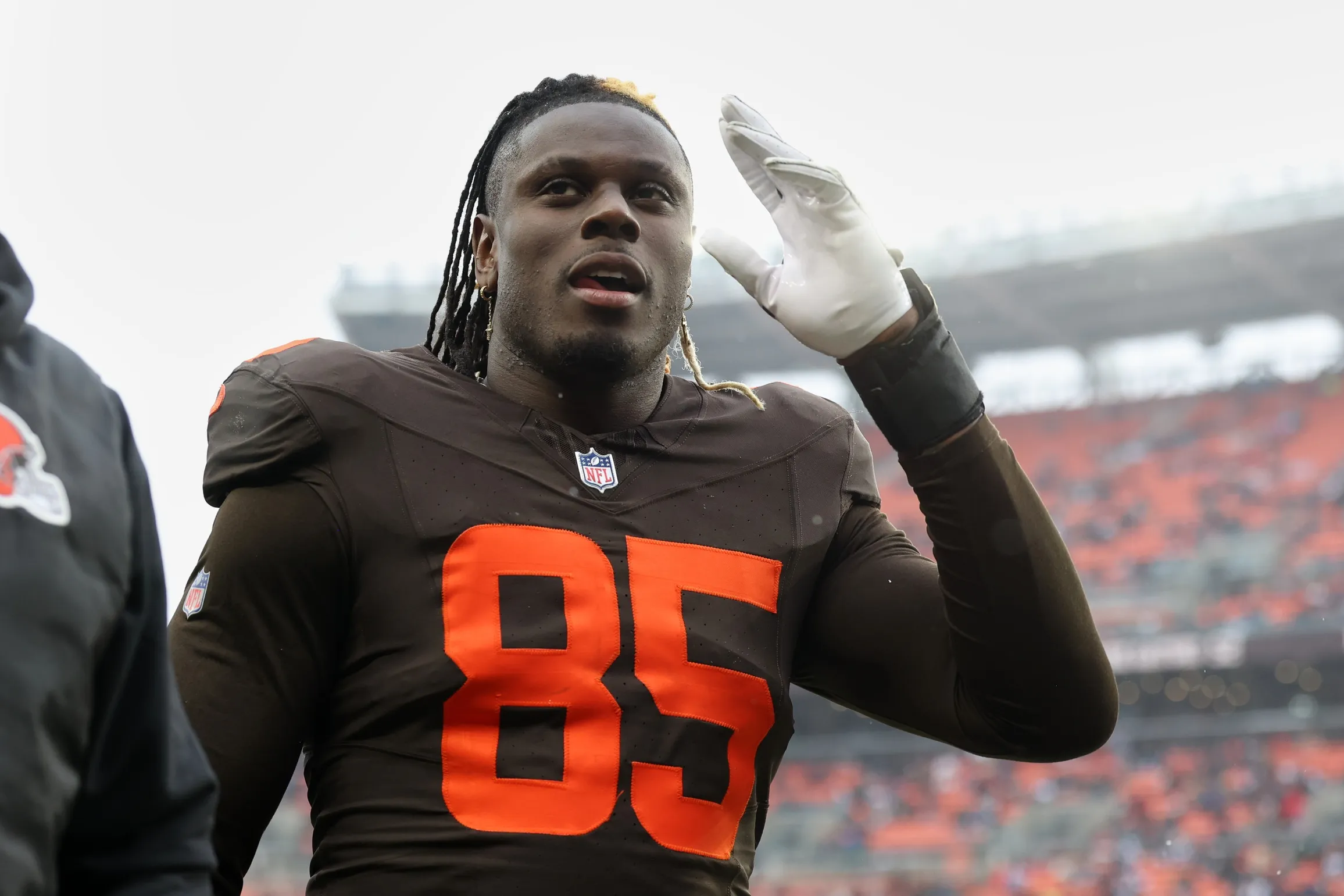 Chargers Host David Njoku as Joe Hortiz Continues Offensive Overhaul
