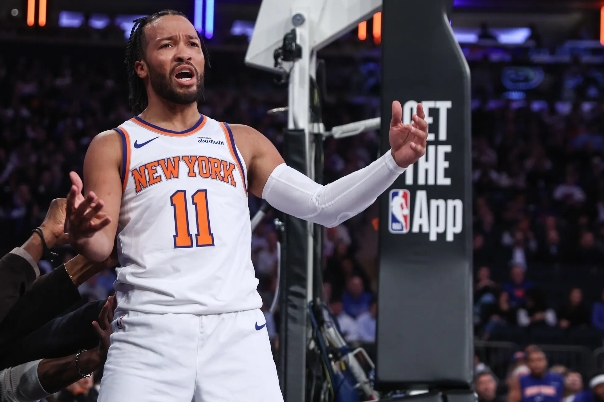 Jalen Brunson Exits Late with Ankle Injury in Knicks’ Home Loss to Magic