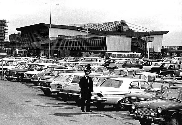 15 Driving Habits From the ’60s That Feel Strange Today