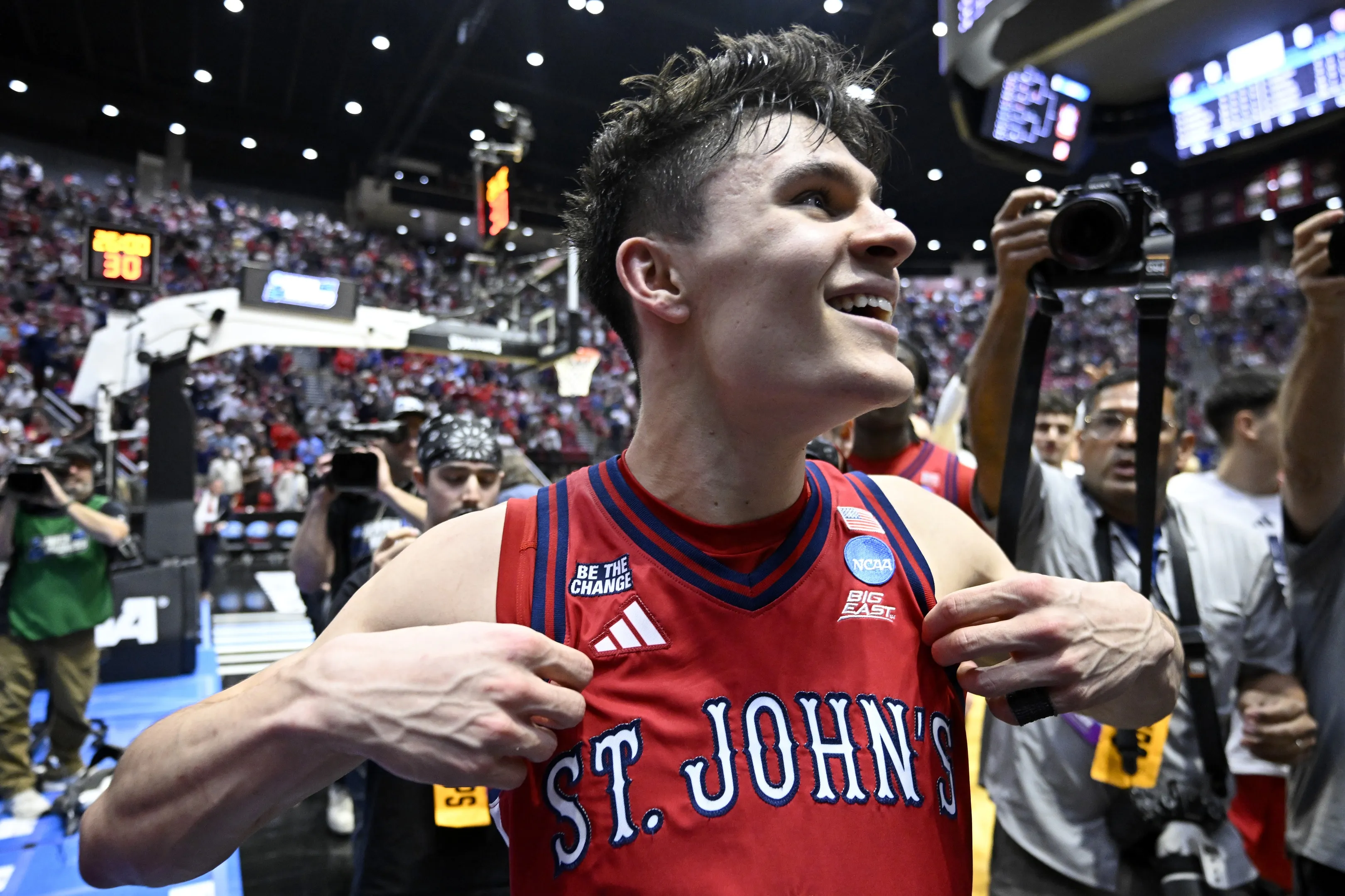 St. John’s Advances to Sweet 16 After Dramatic Buzzer-Beating Win Over Kansas