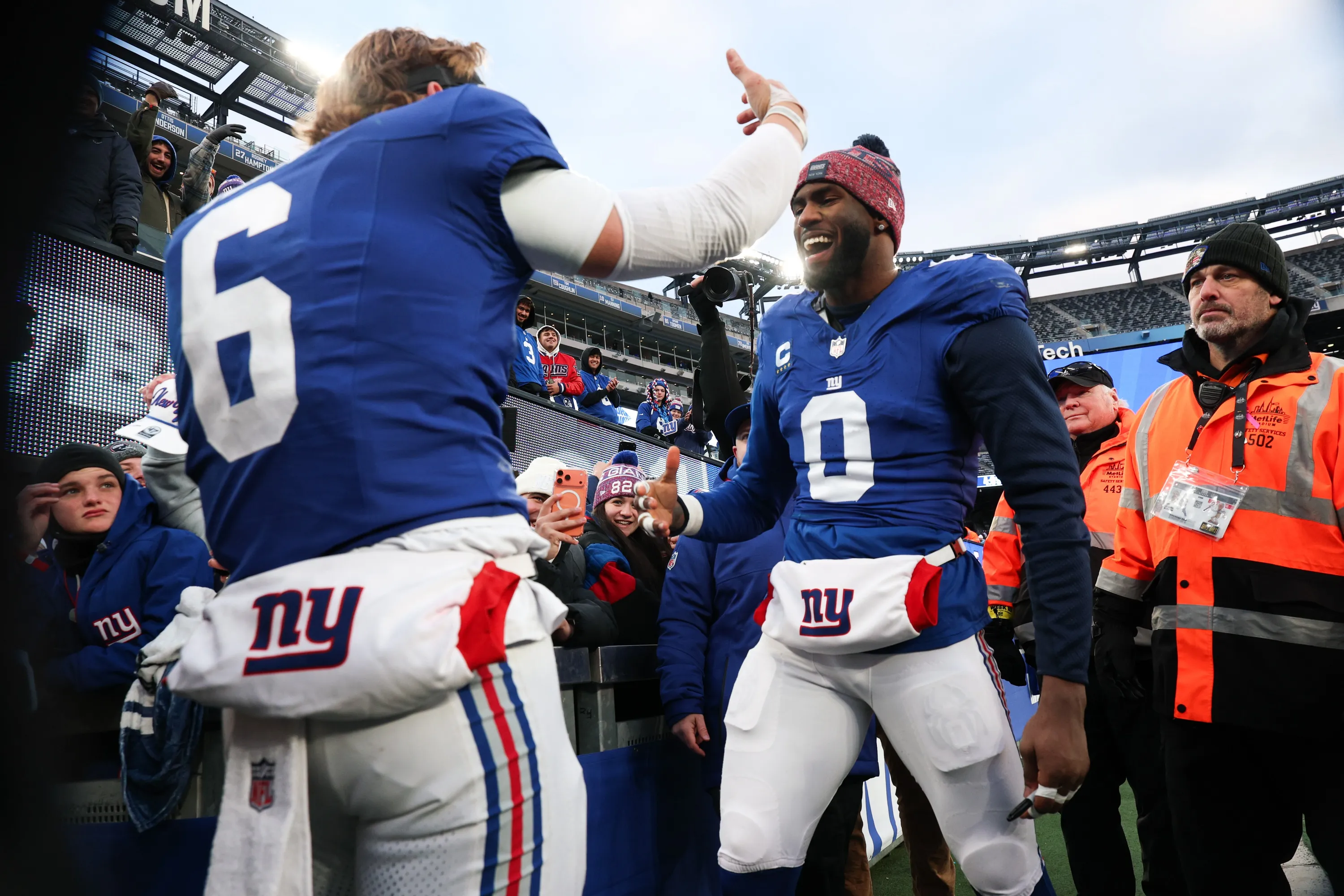 Tremaine Edmunds Praises Brian Burns’ Leadership as Giants Rebuild Defense