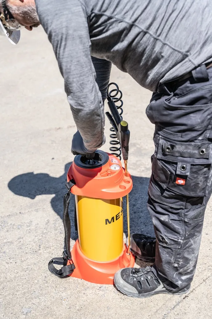 MESTO Sprayers Sprühgeräte from Unsplash