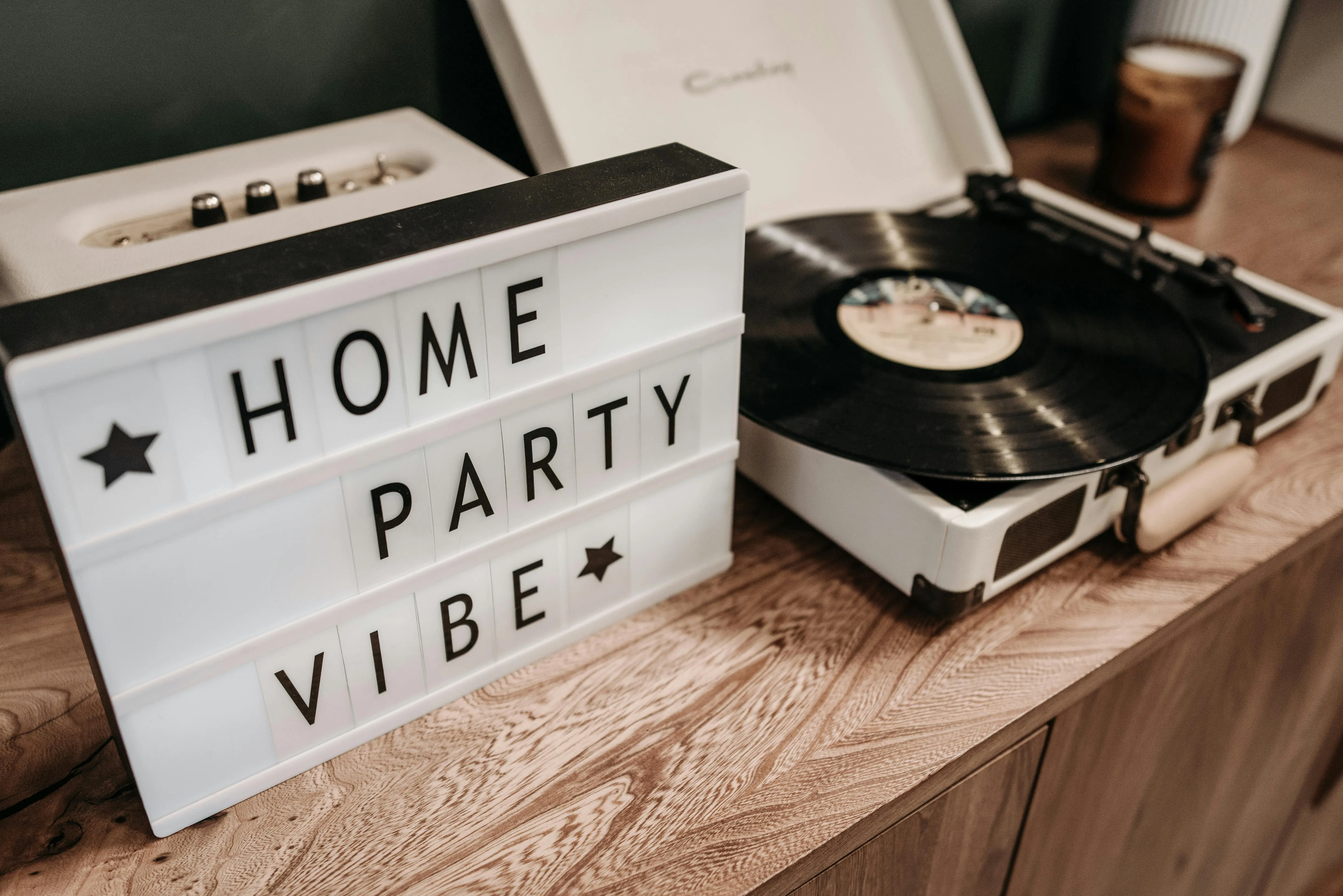 18 Retro Home Entertainment Systems from the ’90s That Are Obsolete