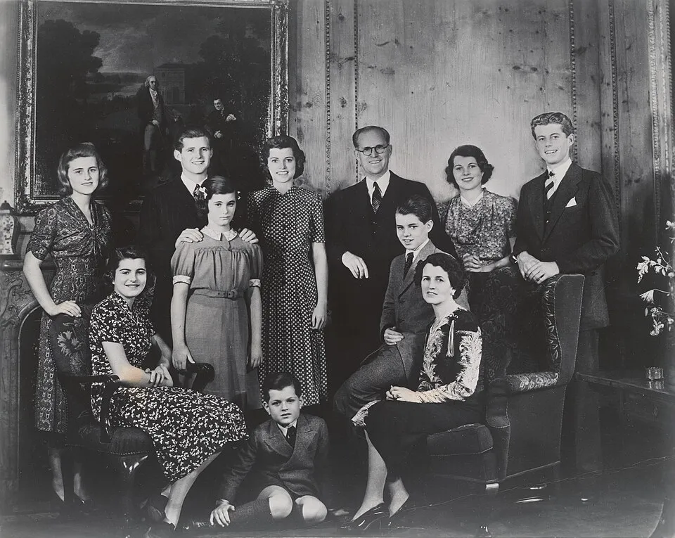 Dorothy Wilding on Wikicommons