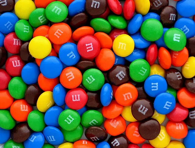 18 Candy Commercials That Lied to You