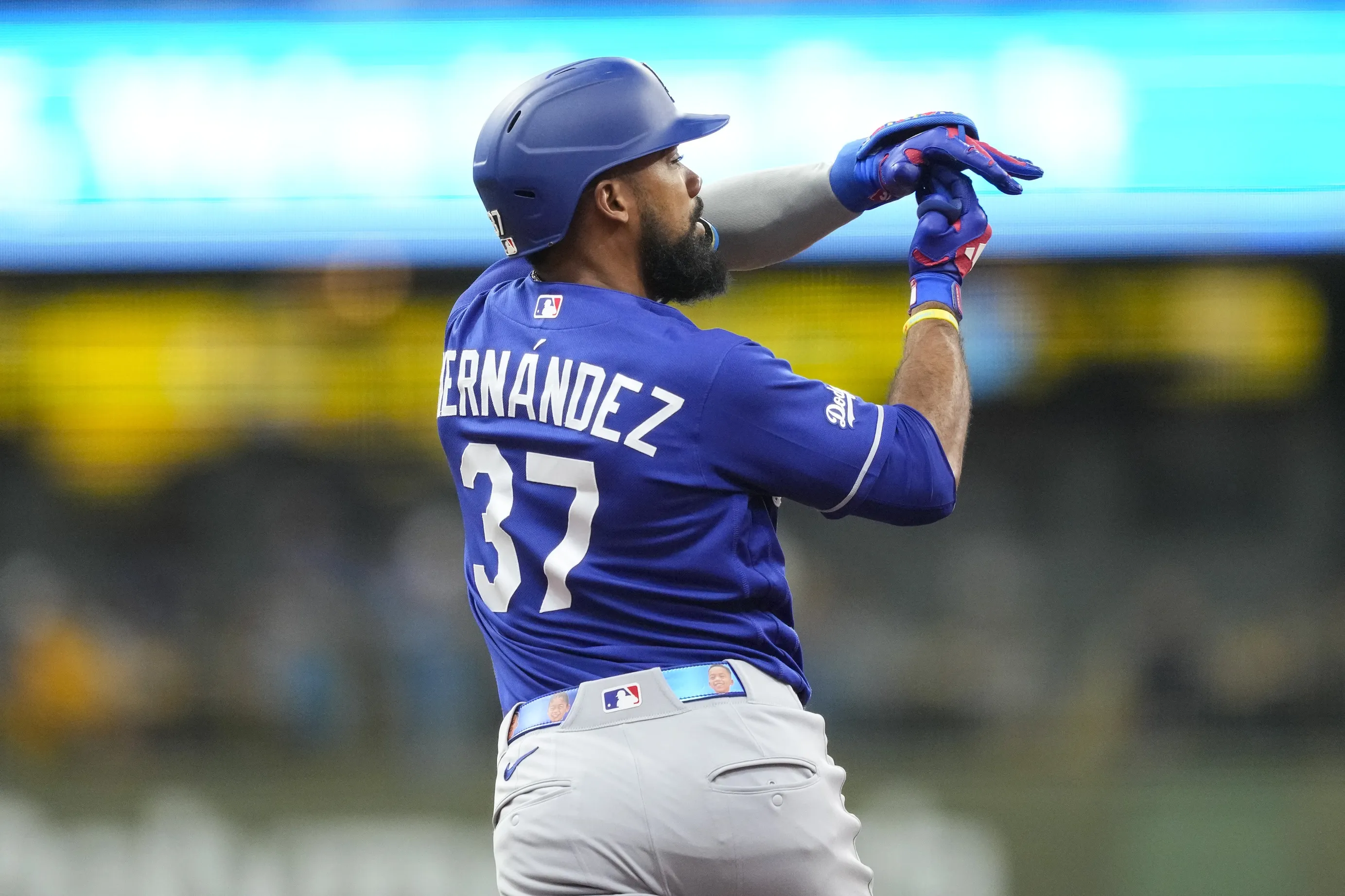 Dodgers’ Teoscar Hernández Faces Month-Long Recovery After Hamstring Injury