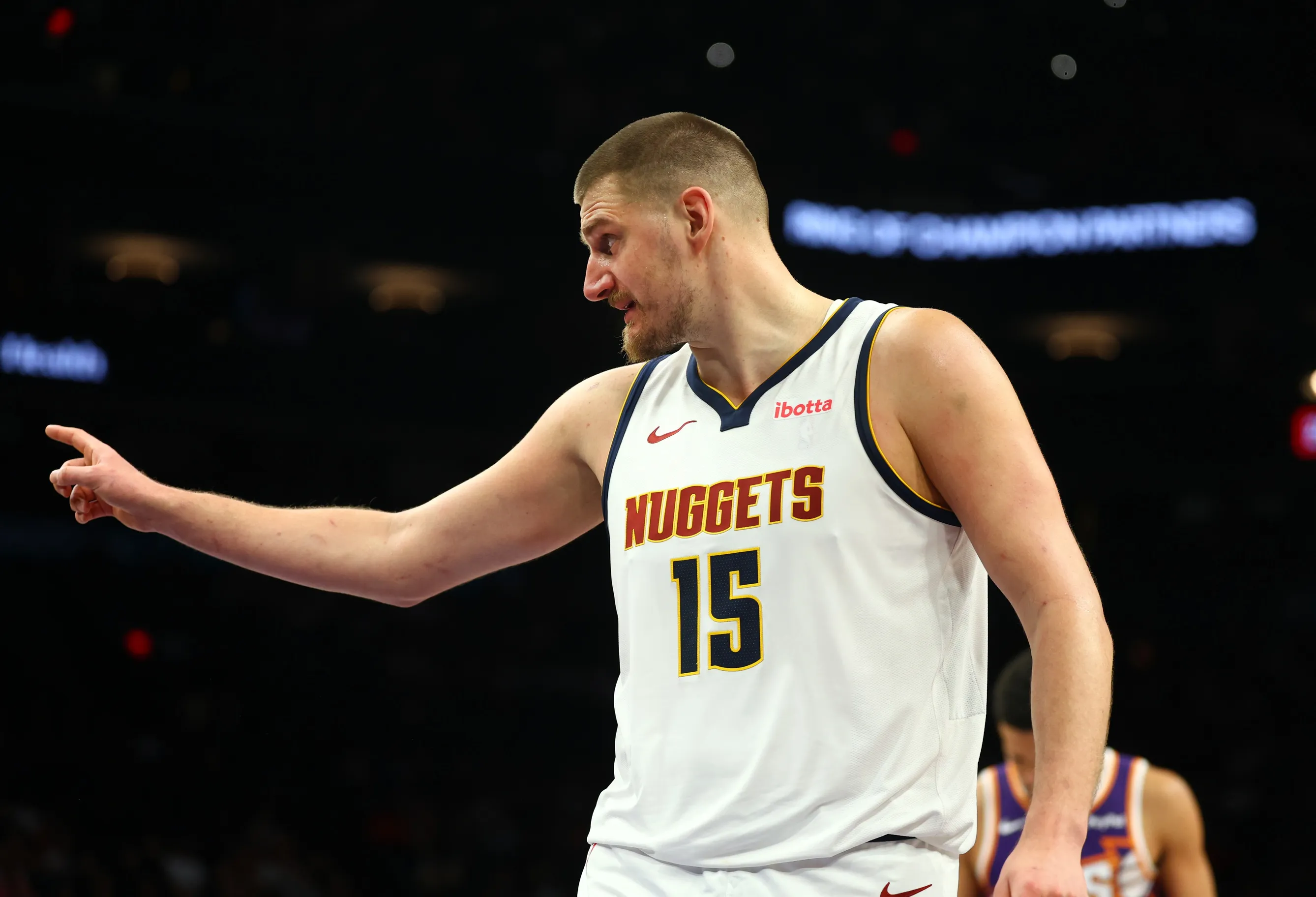 Jokic Delivers Late Heroics as Nuggets Edge Suns in Tight Finish