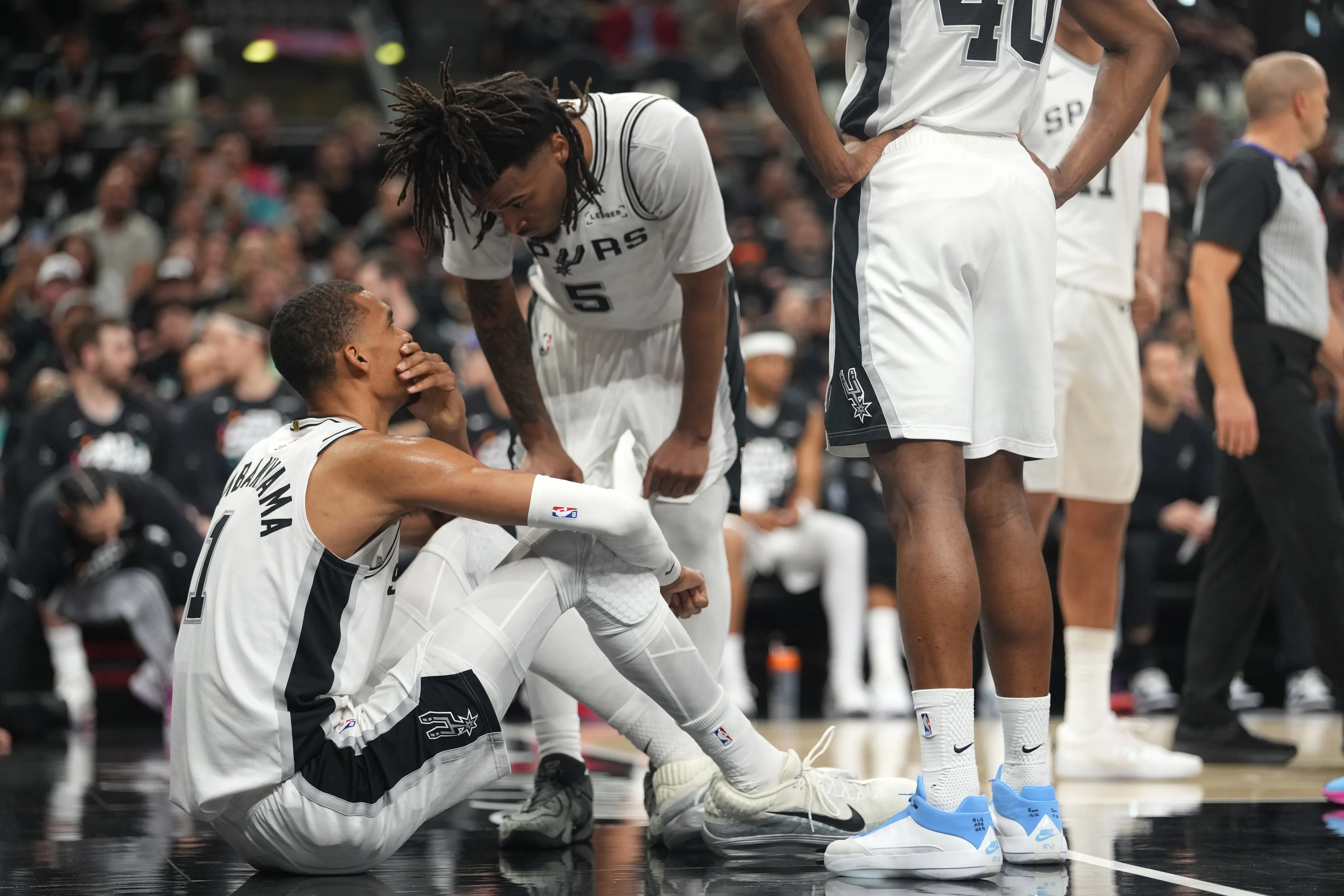 Wembanyama Concussion Clouds Spurs’ Playoff Path After Game 2 Collapse