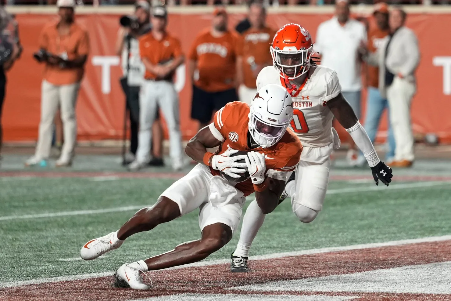 Texas Nears Full Strength Ahead of Georgia Clash
