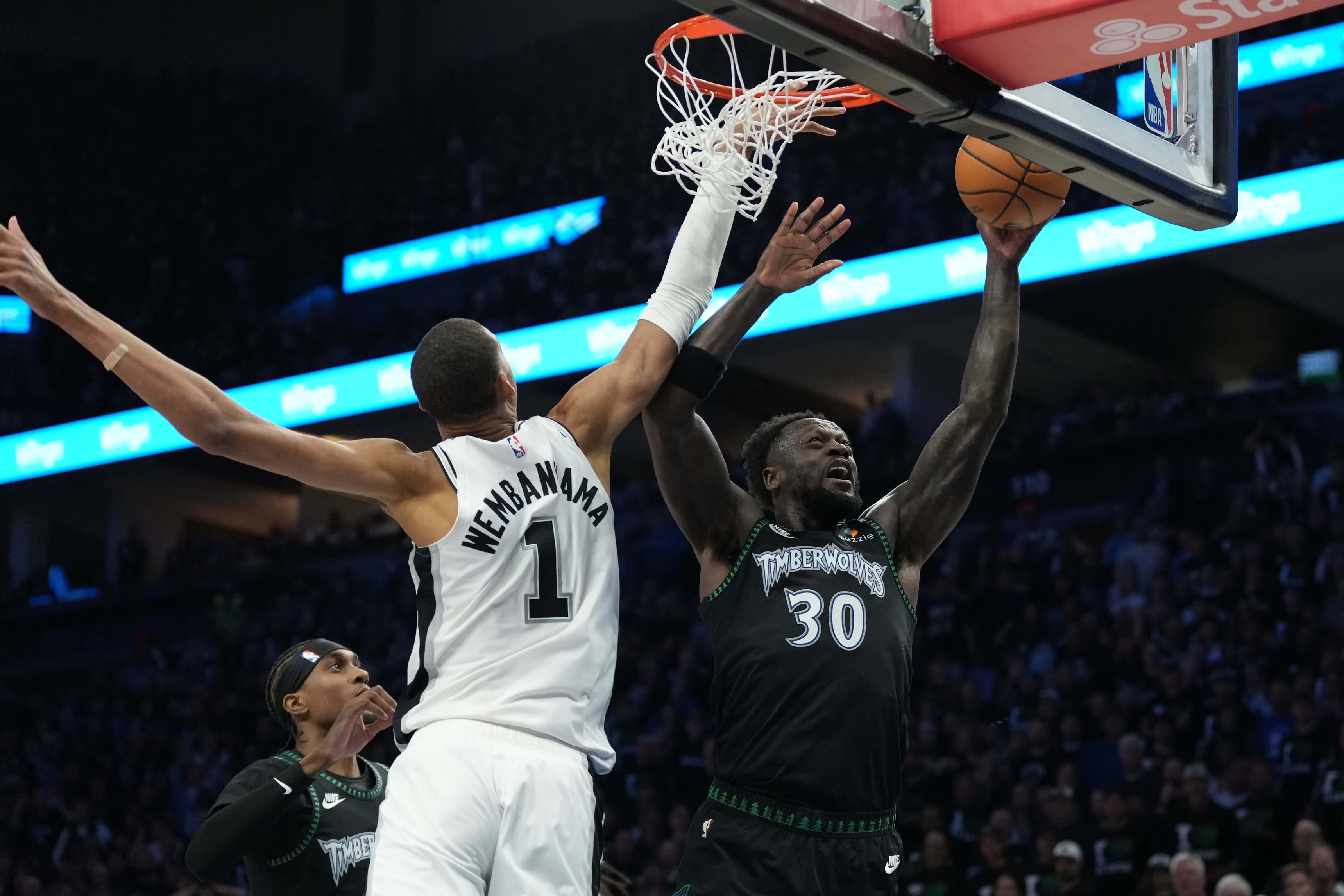 Julius Randle’s Dunk Ignites Crowd Despite Timberwolves’ Game 3 Defeat
