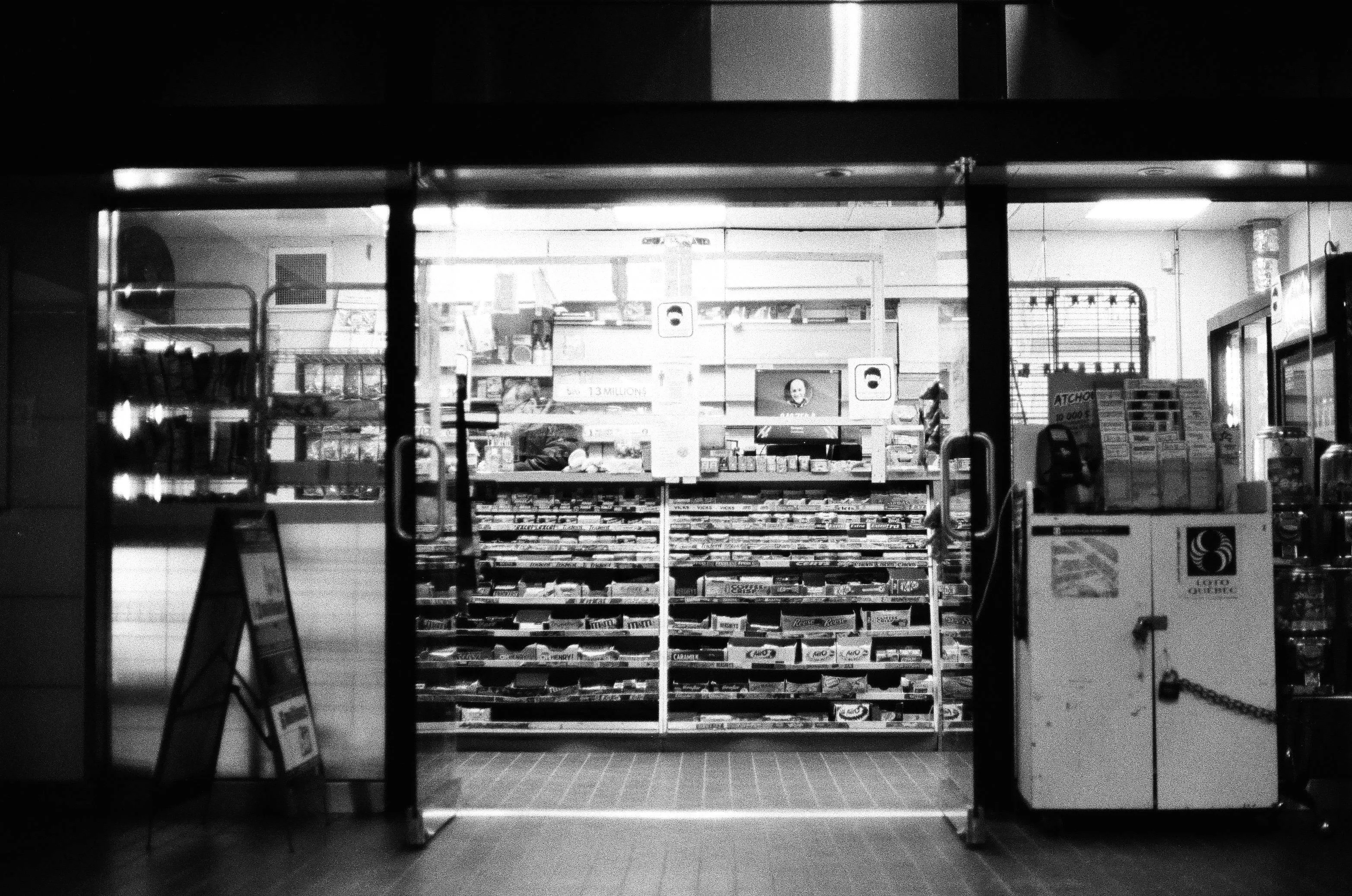 15 Things Every Grocery Store Offered That Disappeared Over Time