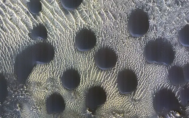 NASA/JPL-Caltech/University of Arizona on Wikimedia Commons