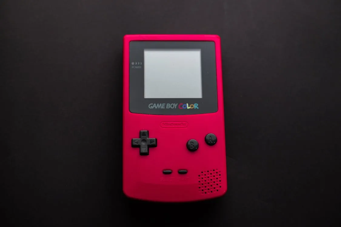 12 Classic Handheld Games That Were Way More Fun Than an iPhone