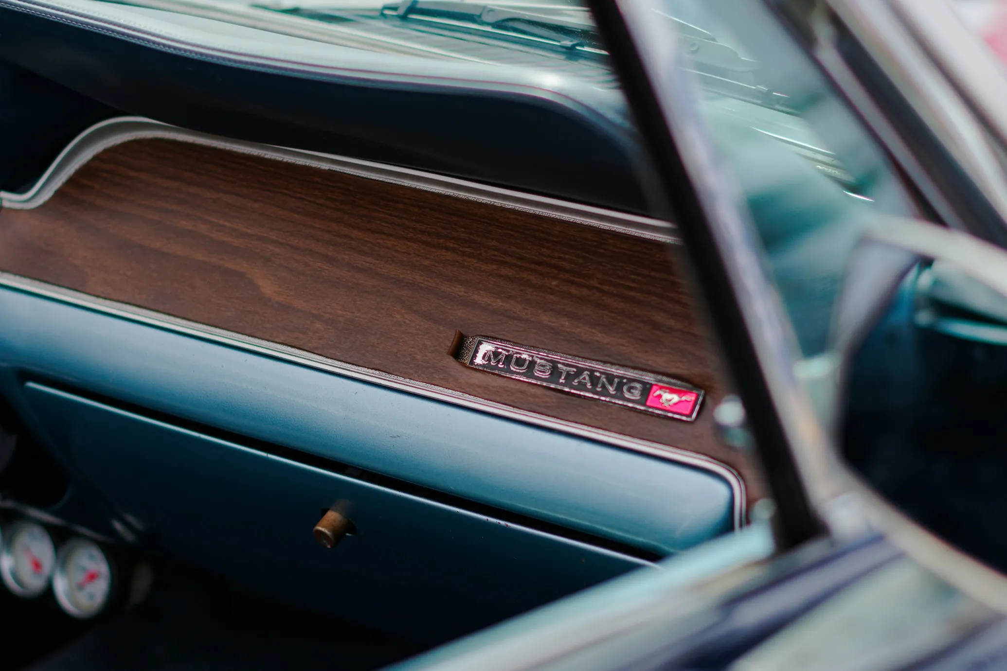 14 Things Found in the Glove Box of Every ’80s Car