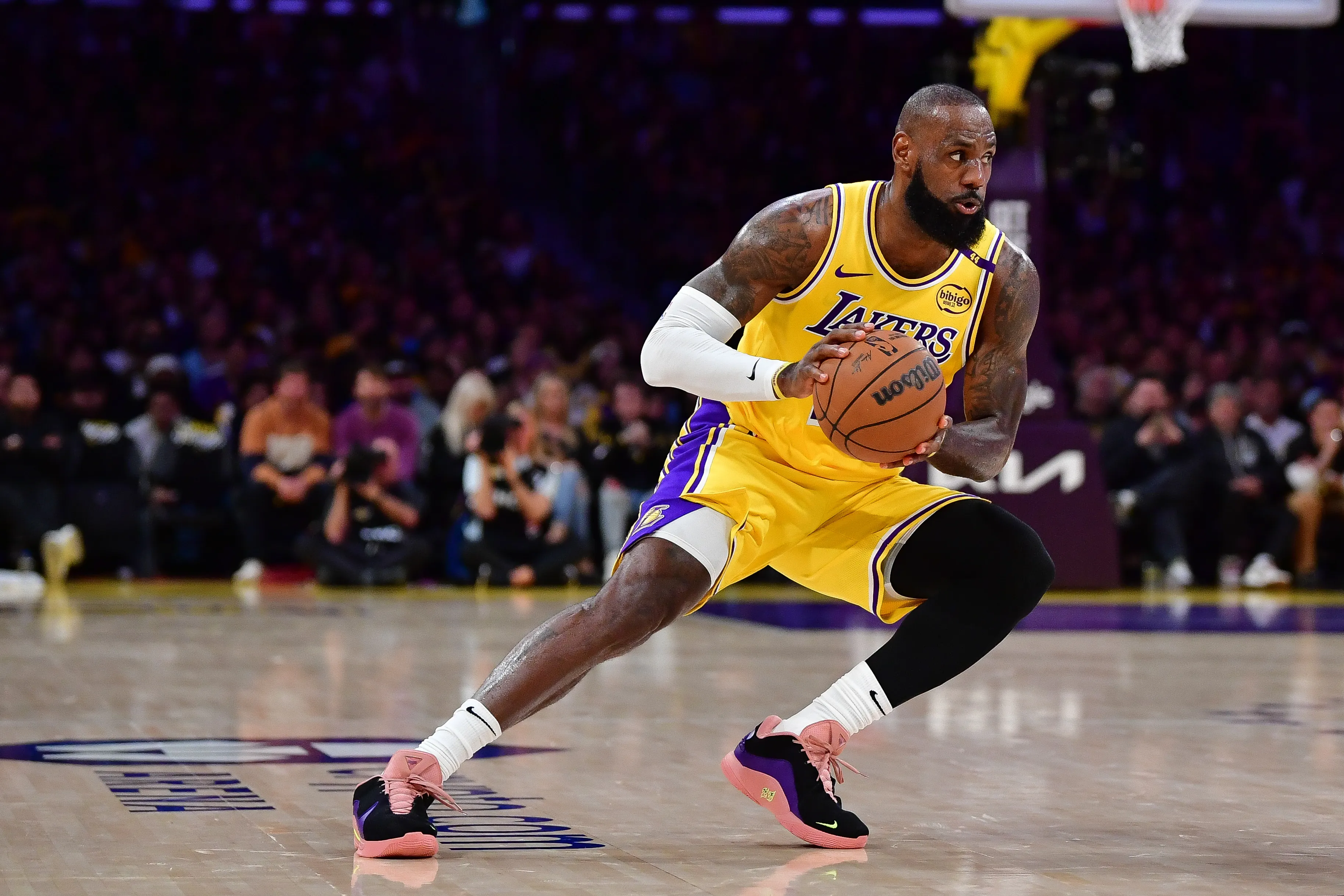 15 Sideline and In-Game Shots That Capture LeBron’s Energy