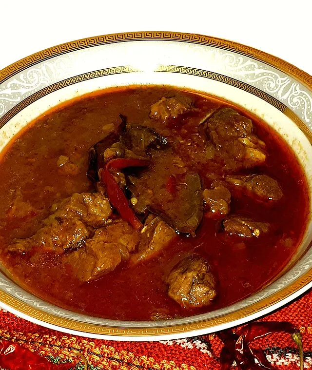 АннаМариа (original image); derived version by Off-shell on Wikimedia Commons 