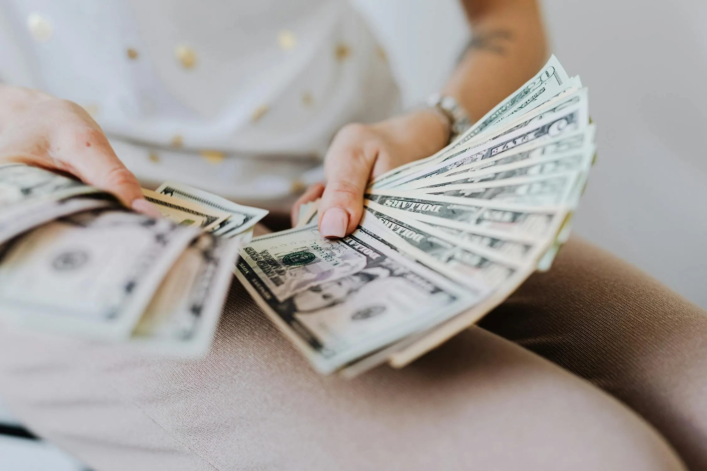 20 Signs You're Actually Good With Money