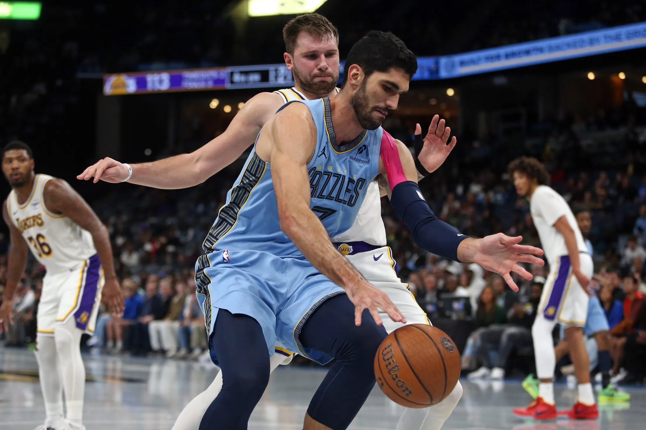 Luka Doncic Returns With 44 Points as Lakers Rally Past Grizzlies