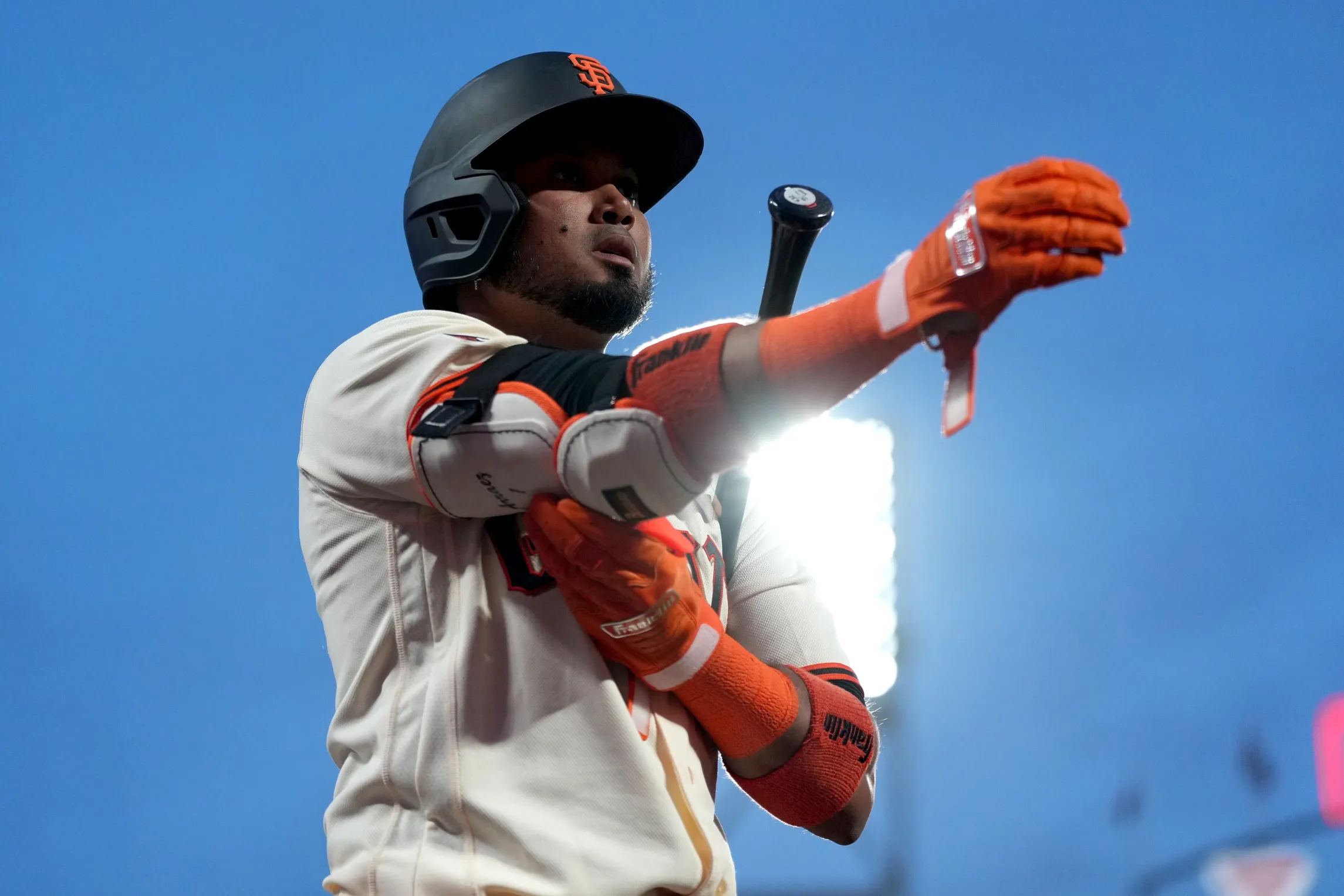 Luis Arraez Extends Hit Streak as Giants’ Offense Stalls in Opening Loss