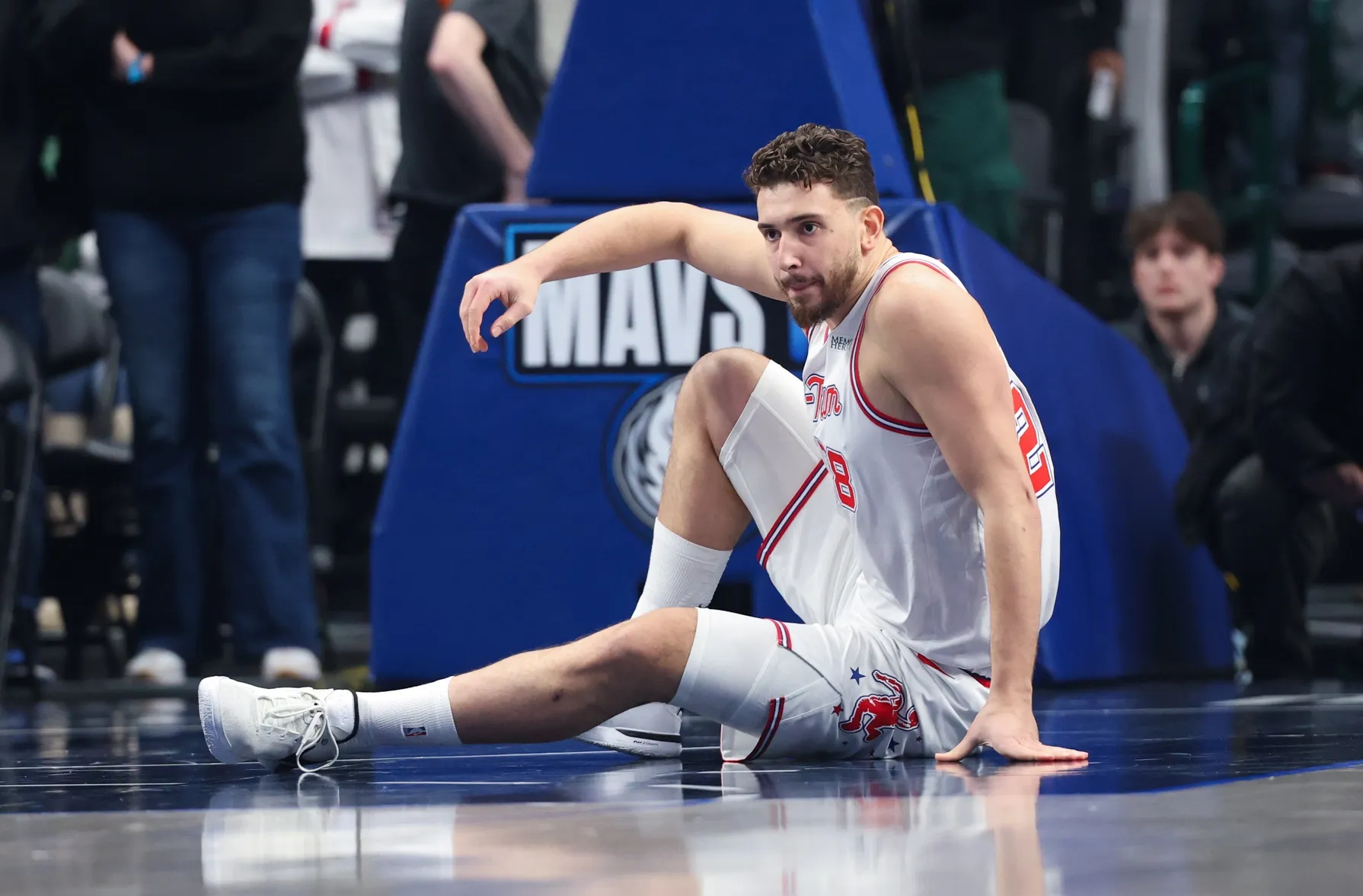 Sengun’s Early Exit Leaves Rockets Shorthanded in Dallas Defeat