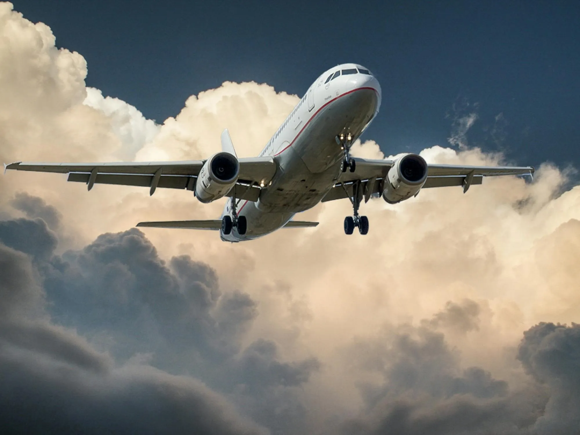 12 Travel Hacks That Make Flying 10x Easier