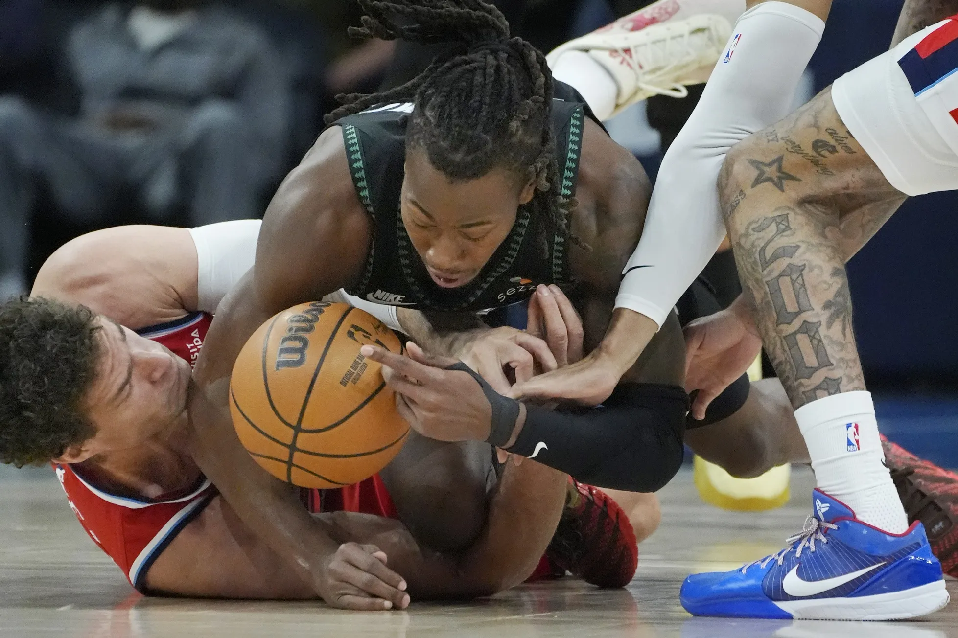 Ayo Dosunmu Receives Warm Welcome in Timberwolves Debut Despite Loss to Clippers