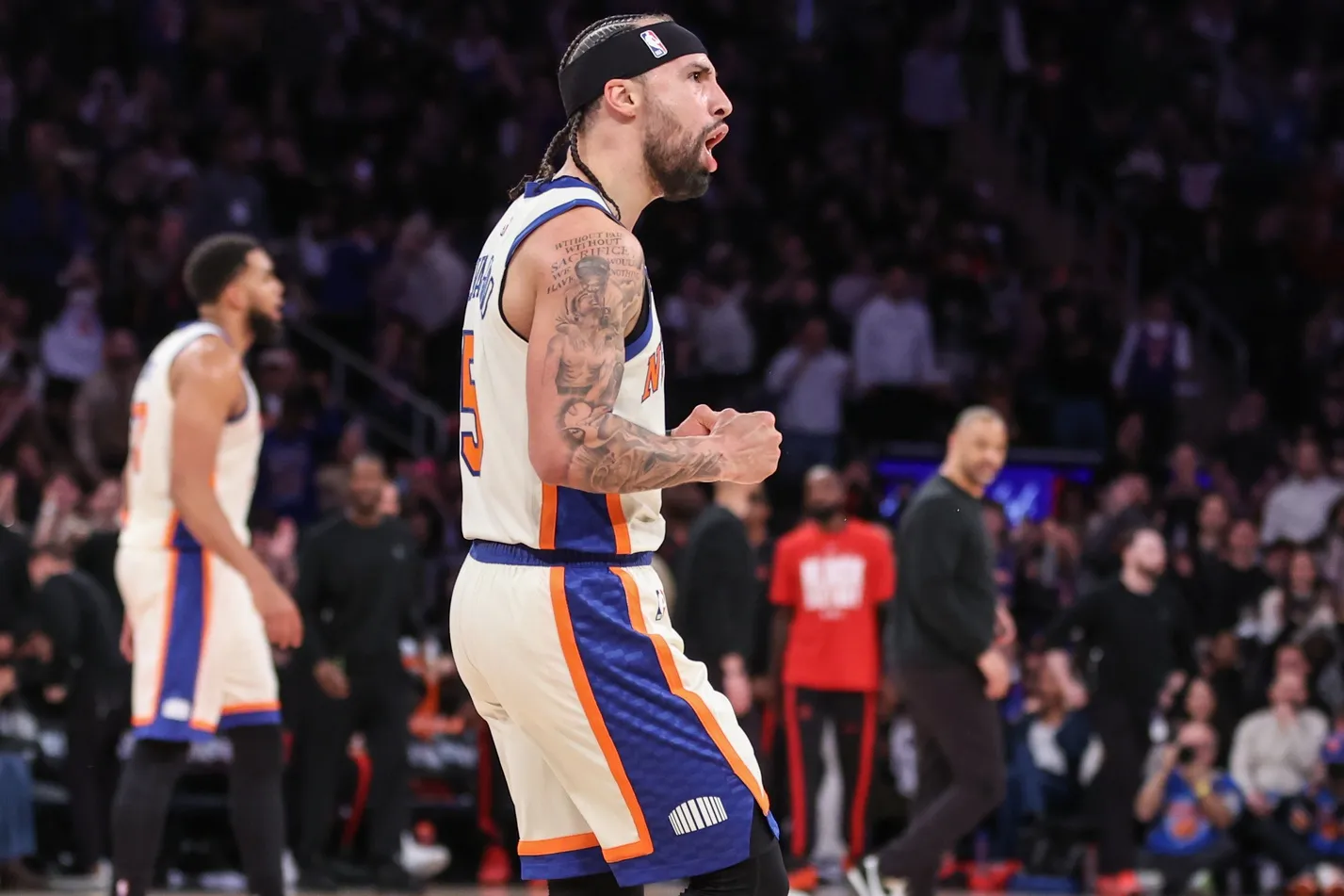 Alvarado’s Late Steal Sparks Knicks’ Comeback Win Over Rockets