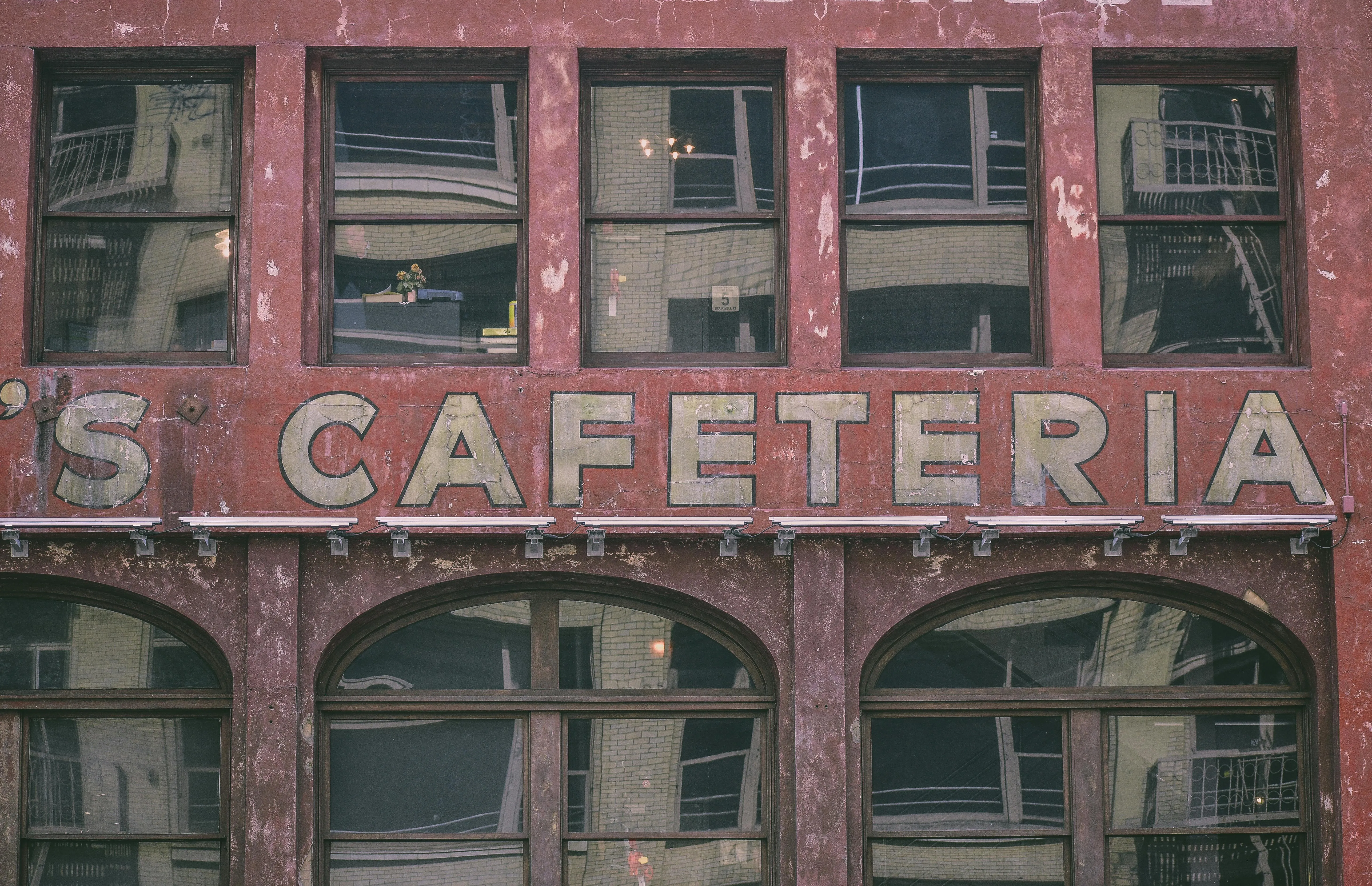 16 Cafeteria Foods That Should Have Been Illegal