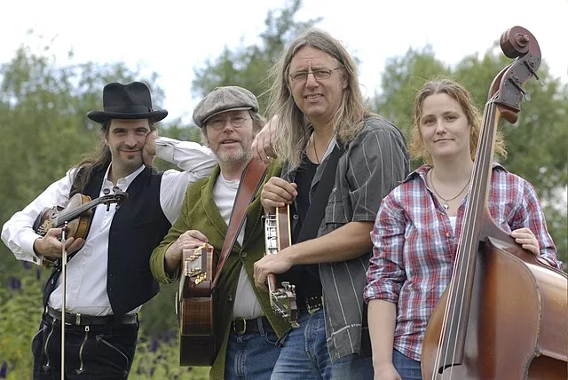 L.Bow Grease on Wikimedia Commons 