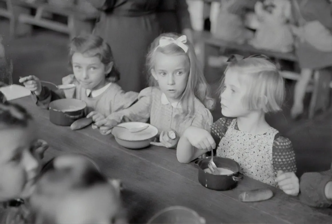 16 Cafeteria Rumors That Spread Like Wildfire