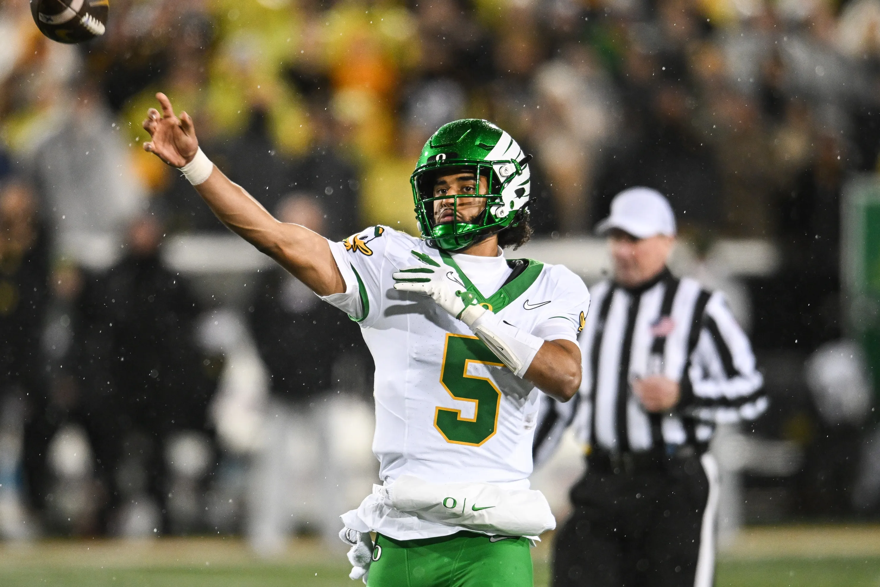 Dante Moore Set to Return to Oregon, Despite Draft Speculation