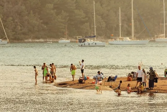 14 Things Every Family Packed for Vacation