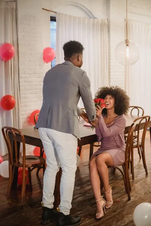 20 Fun and Romantic Ways to Recreate Your First Date