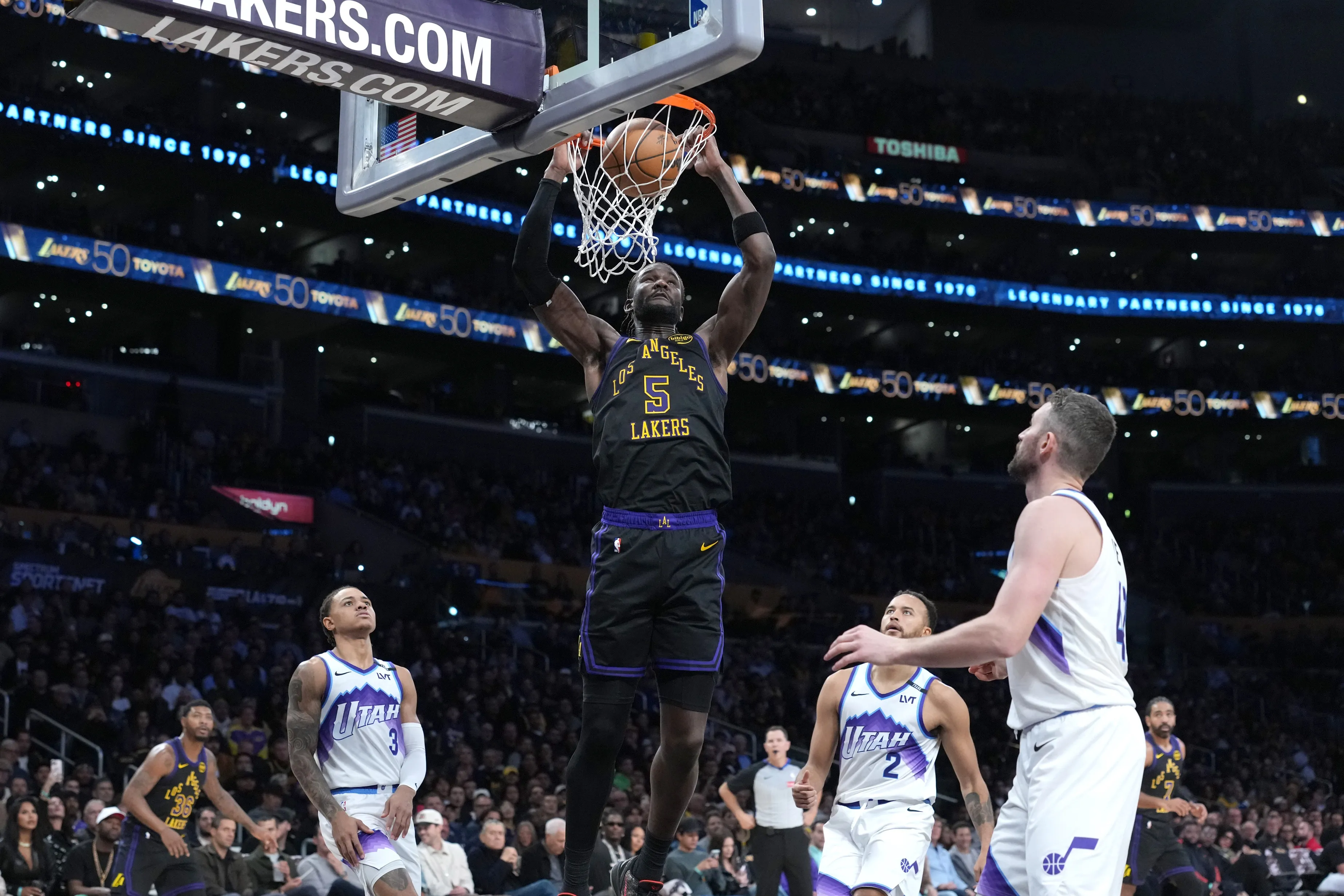 Lakers Lose Deandre Ayton to Knee Injury as Center’s Breakout Season Suddenly Halts