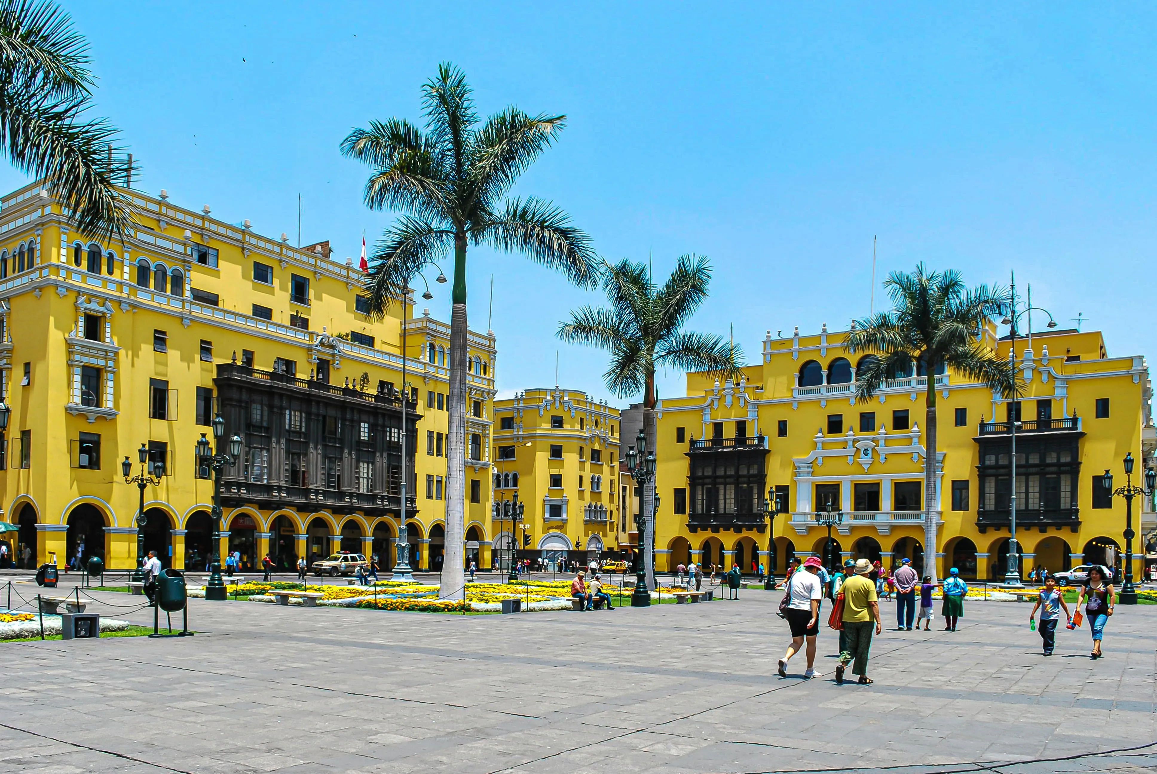 12 Historical Walking Tours for Curious Travelers