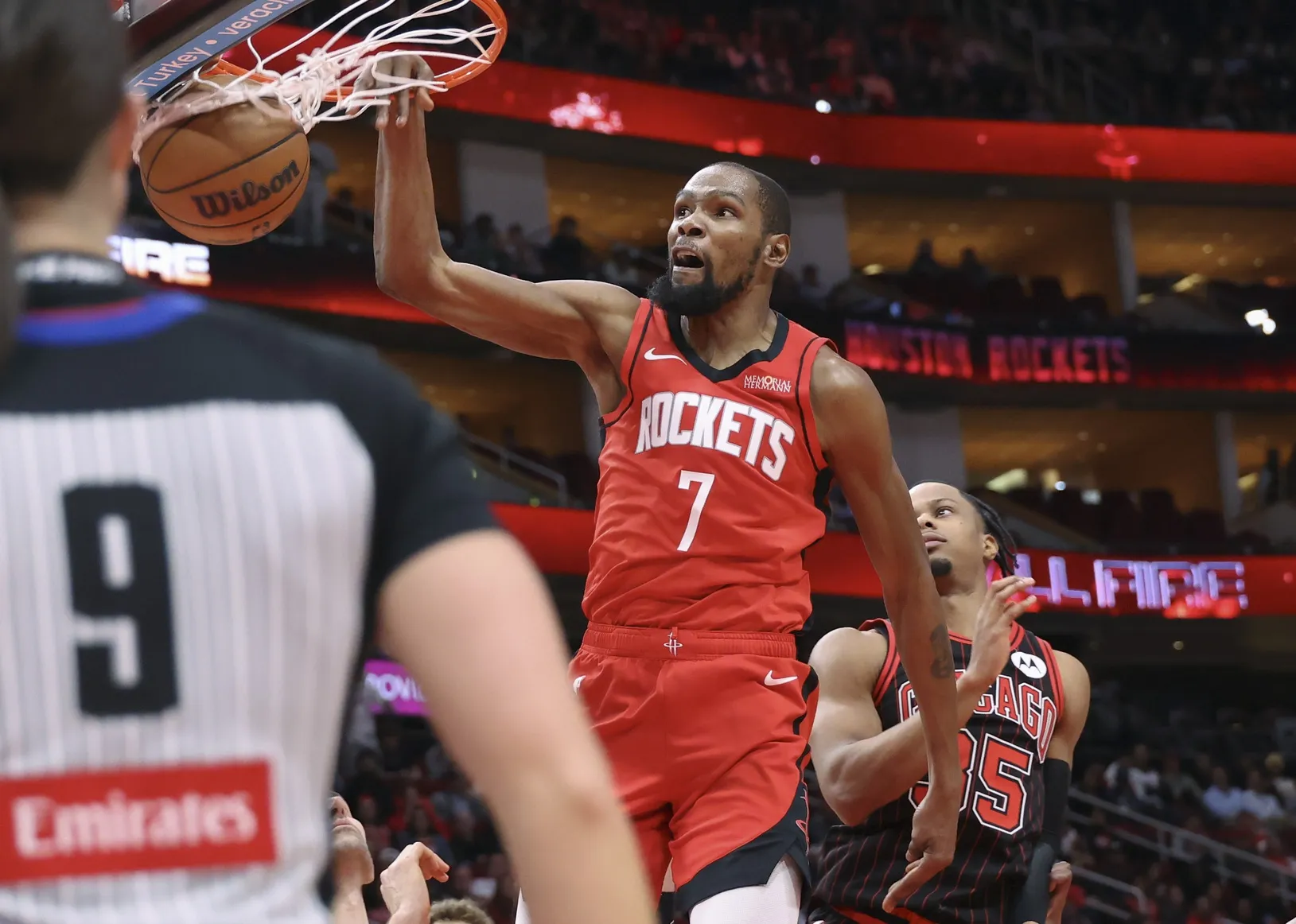 Durant’s Late Dunk Ignites Rockets in Much-Needed Win Over Bulls