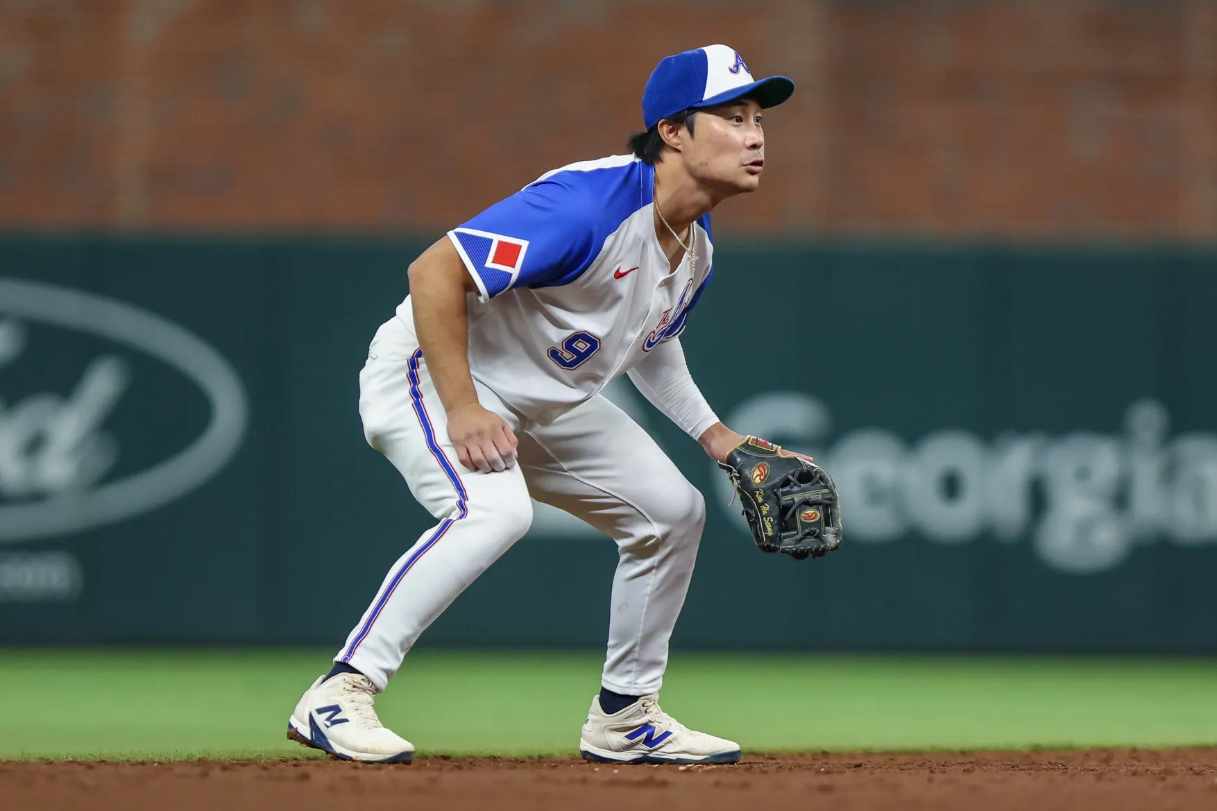 Braves Face Early Setback as Ha-Seong Kim Undergoes Finger Surgery