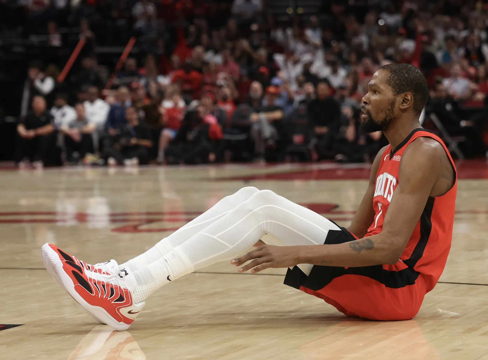 Durant Faces Social Media Speculation Again but Focuses on Play With Rockets
