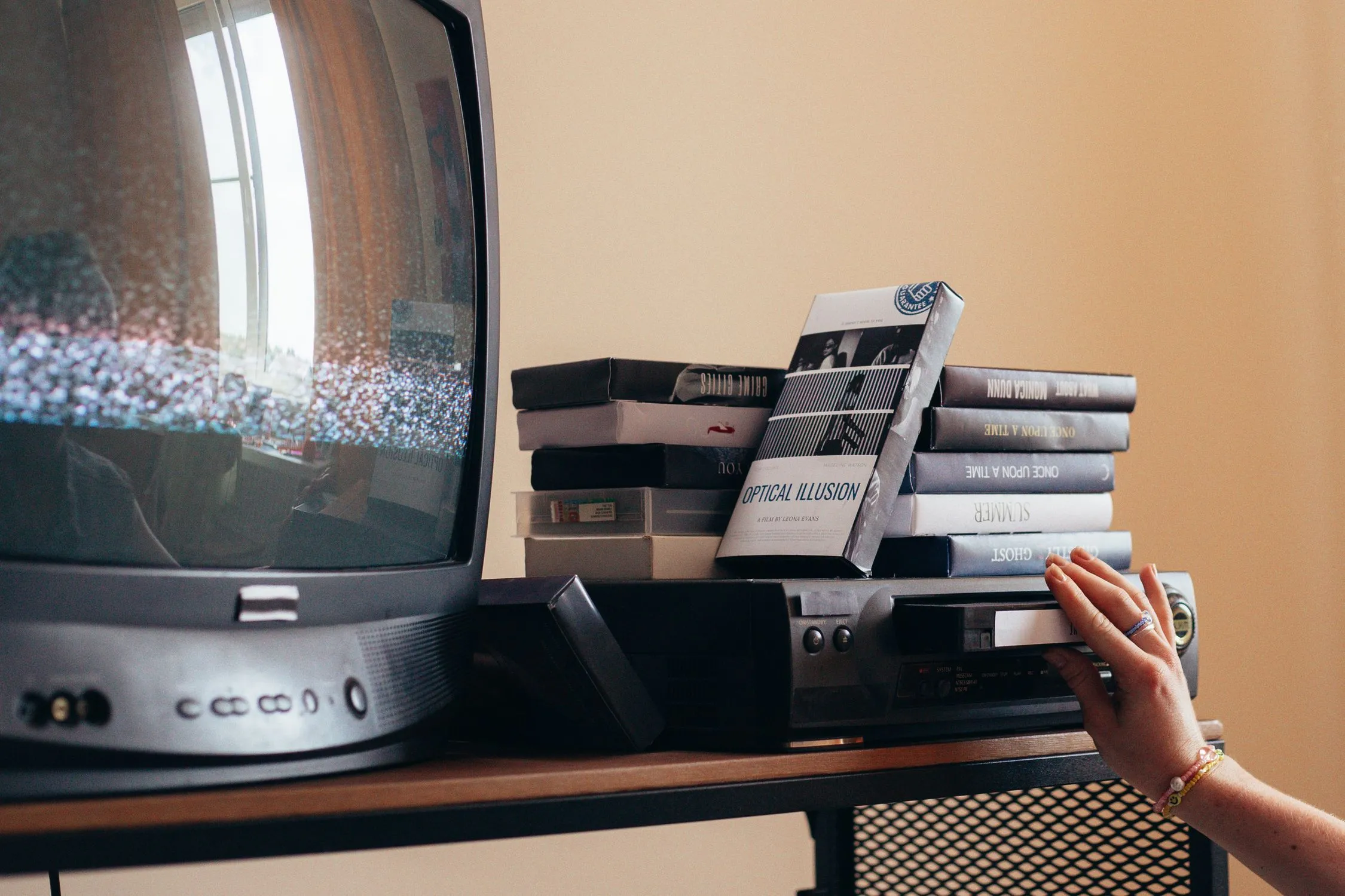 17 Things '90s Kids Did During Commercial Breaks