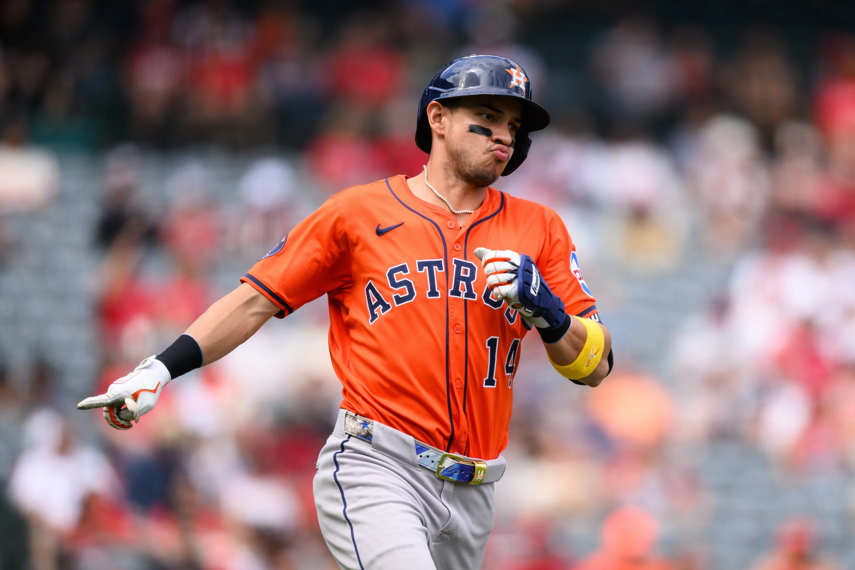 Braves Acquire Mauricio Dubon, Open Shortstop Search After Trading Nick Allen